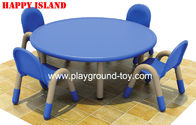 最もよい ゴムが付いている幼稚園の教室のための多彩な円形の幼稚園のプラスチック子供のテーブルの家具は学習を応援します 販売