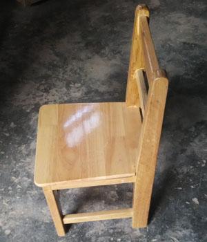 堅材の幼稚園の教室の家具、固体木の子供の椅子