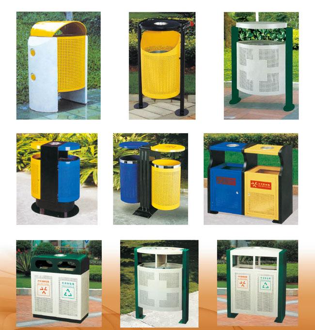 電流を通されたゴミ箱は遊園地のためにリサイクルする公園のゴミ箱を引き出します